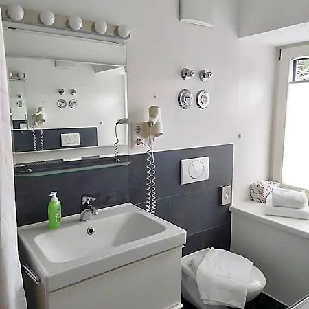 Paleo Finest Serviced 4*
